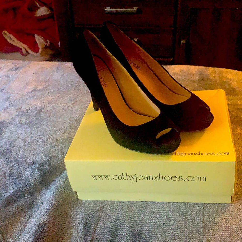 Suede pumps worn 1 time